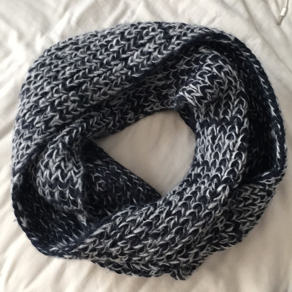 Abercrombie & Fitch Infinity Scarf